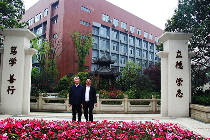 1522378082751652.jpg 唐总与范教授合影.JPG